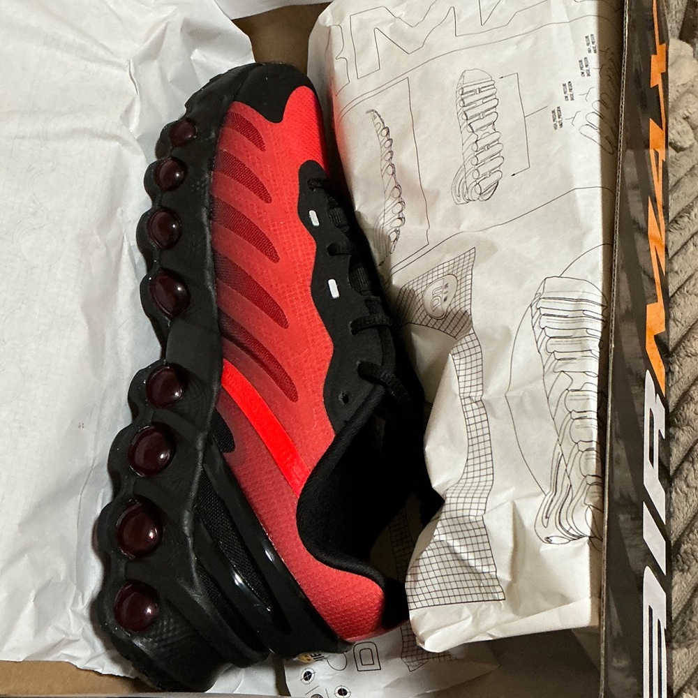 Nike Air Max DN8 Black and Red Sneakers